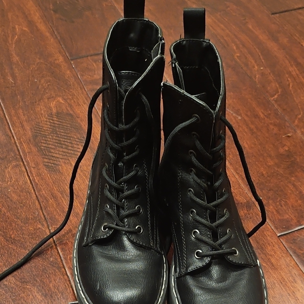Black Lace-Up Women's Boots